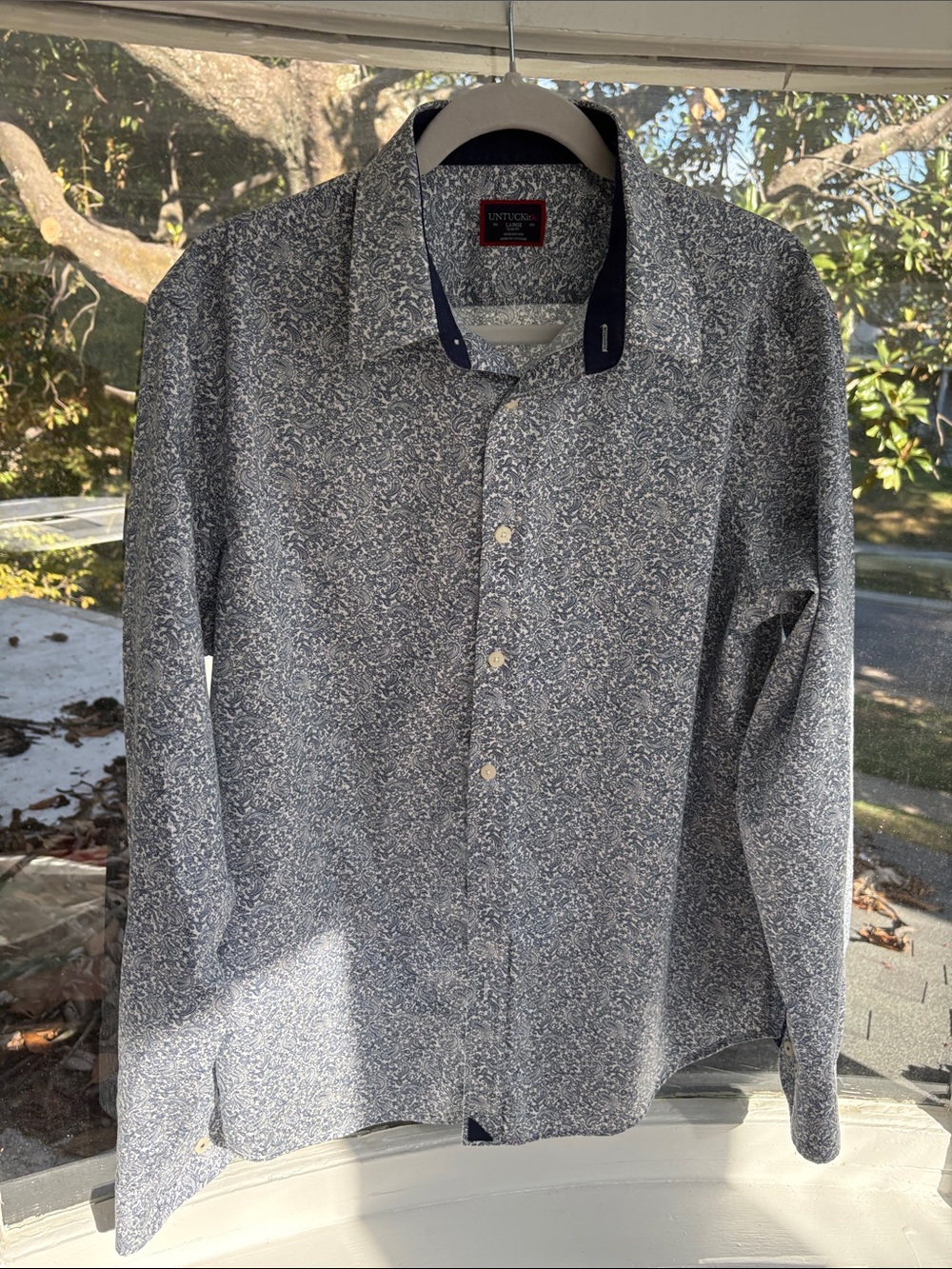 UNTUCKit Men's Navy & White Paisley Long-Sleeve- Large